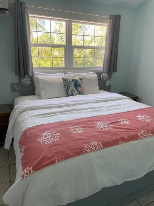 Beautiful Villa Just Steps Away From The Beach! George Town Exteriér fotografie